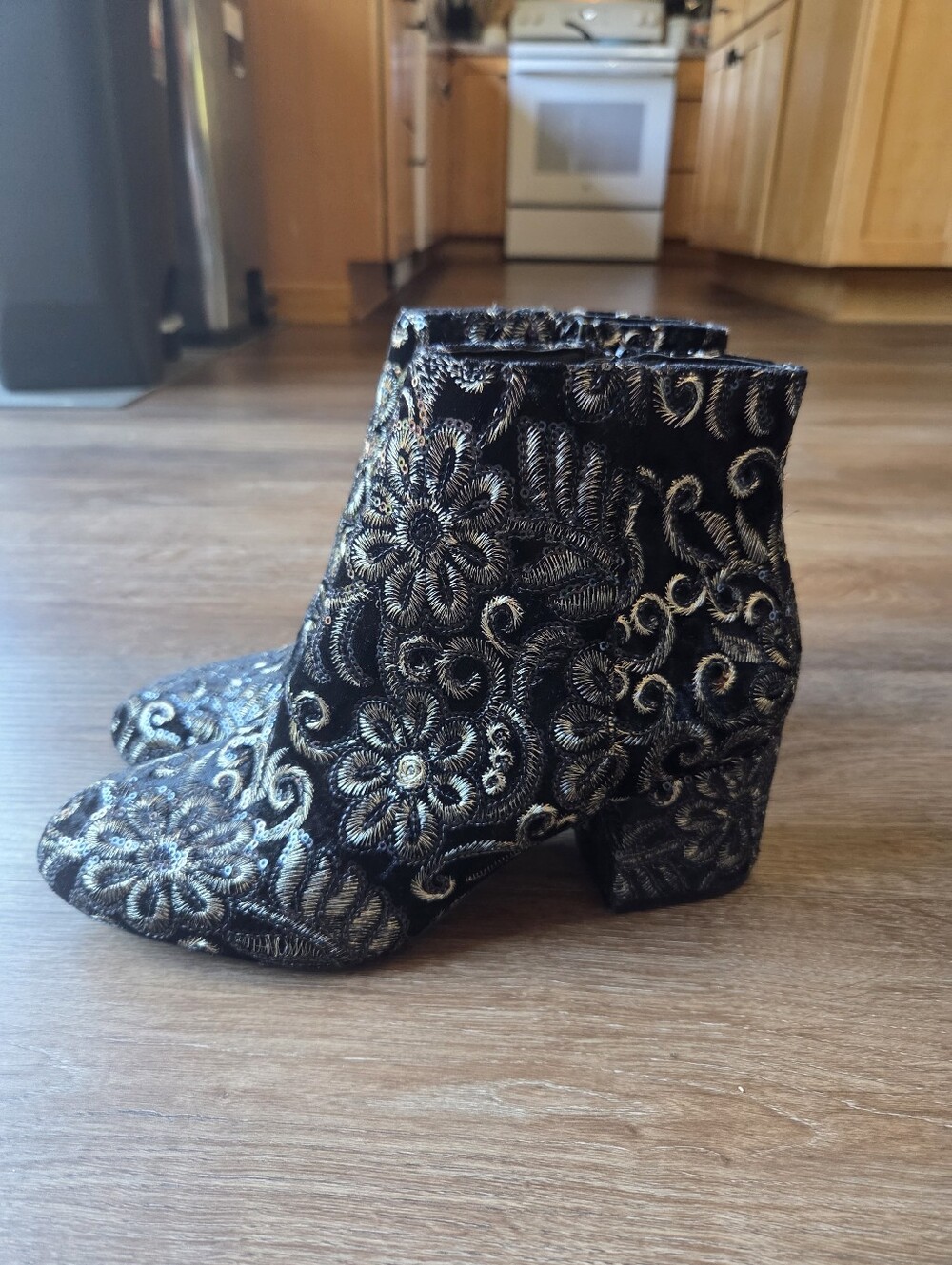ALDO Black Velvet and Gold Floral Sequin Brocade Ankle Boots Heels size 10
